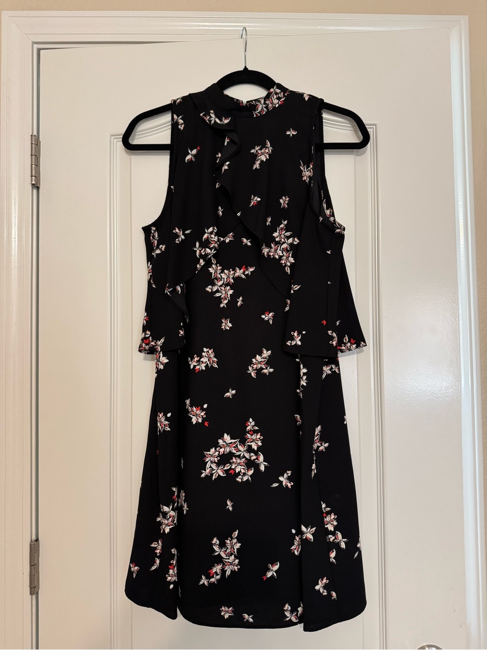 Apt. 9 Black Sleeveless Floral Midi Dress with Ruffle Neck